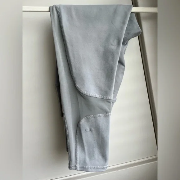 Alo Yoga Coast High-Waist Capri Legging Size Small Alloy - Picture 4 of 6